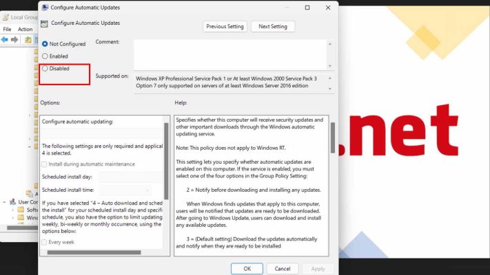 Nhấp đúp vào "Configure Automatic Updates" và chọn "Disabled" hoặc "Notify for download and notify for install" tùy thuộc vào tùy chọn bạn muốn sử dụng.